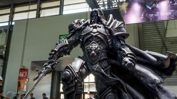 Estátua impressionante de Arthas da ChinaJoy 2019, de Warcraft III: Reforged